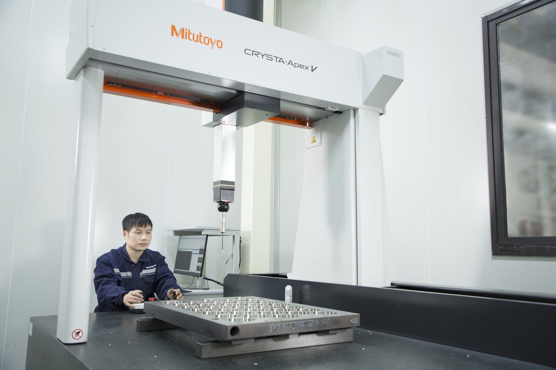 Mitutoyo CRYSTA-Apex V CMM